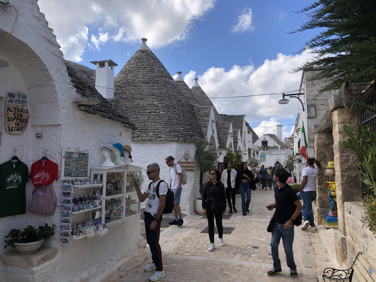 Picture Italy Alberobello 2024-09 21 - Streets Alberobello