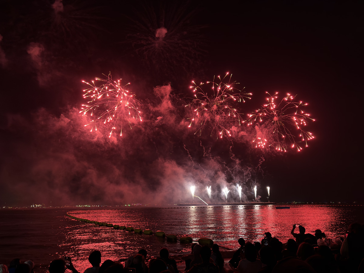 Picture Thailand Pattaya pattaya firework festival 2025-12 64 - Waterfalls pattaya firework festival