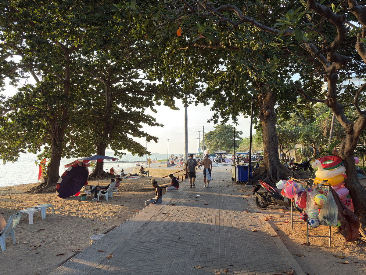 Picture Thailand Pattaya Dongtan beach 2025-12 4 - City Sights Dongtan beach