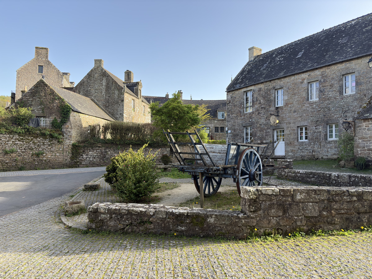 Picture France Locronan 2026-04 39 - Restaurant Locronan