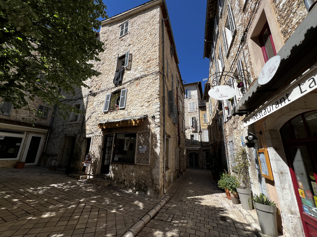 Picture France Vence 2024-04 1 - Transport Vence