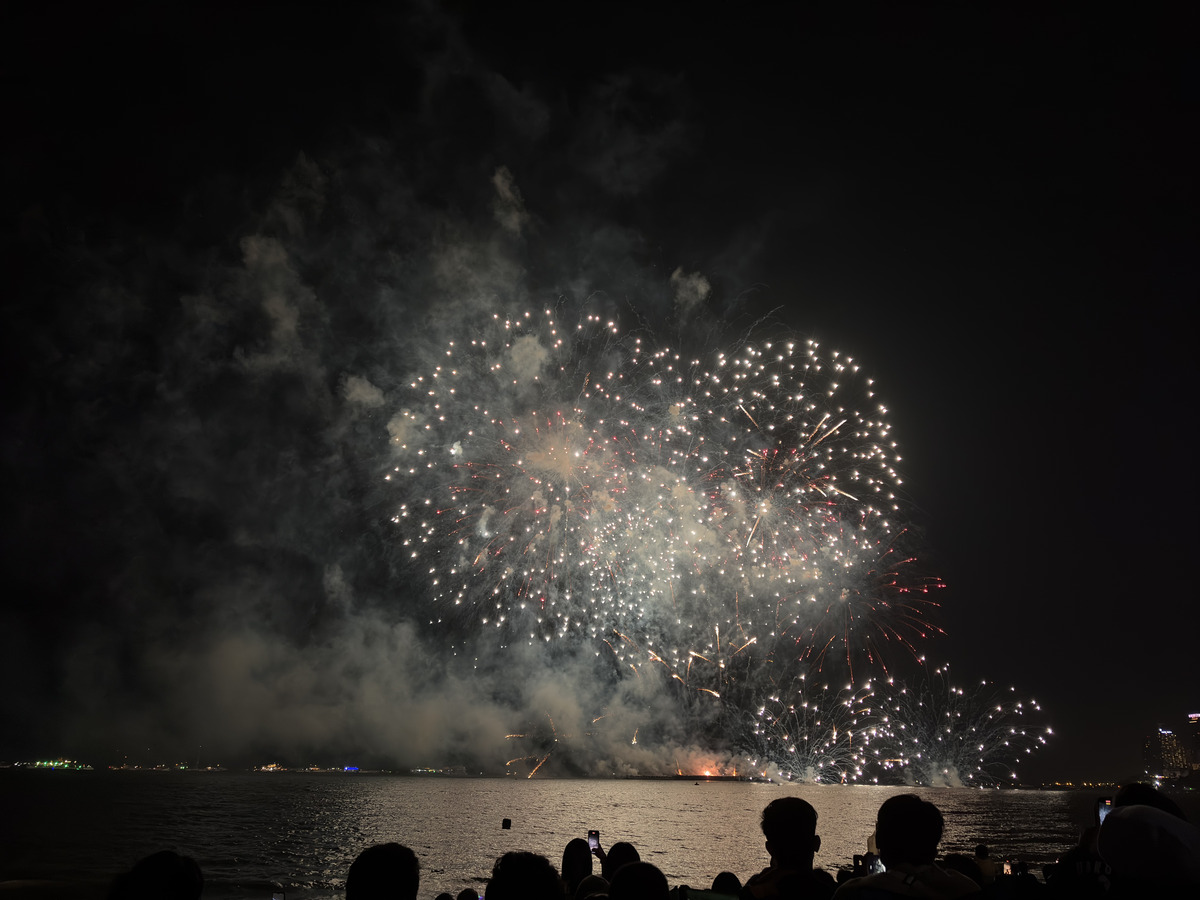 Picture Thailand Pattaya Fireworks 2024-12 71 - French Restaurant Fireworks