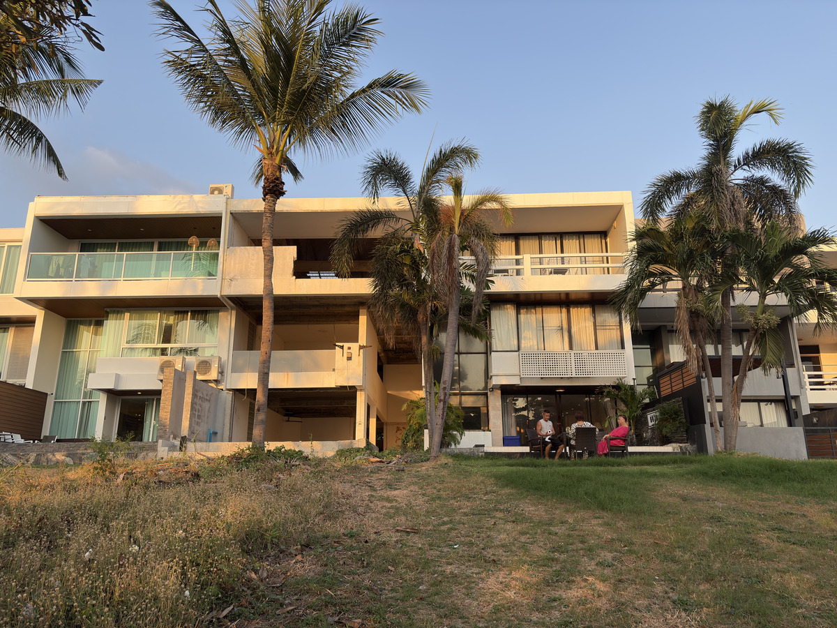 Picture Thailand Pattaya Dongtan beach 2025-12 27 - Saving Dongtan beach
