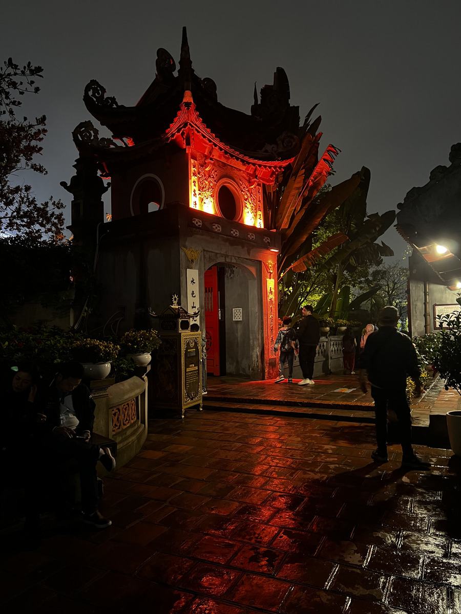Picture Vietnam Hanoi Hoan Kiem Lake 2024-01 5 - Hotel Pools Hoan Kiem Lake