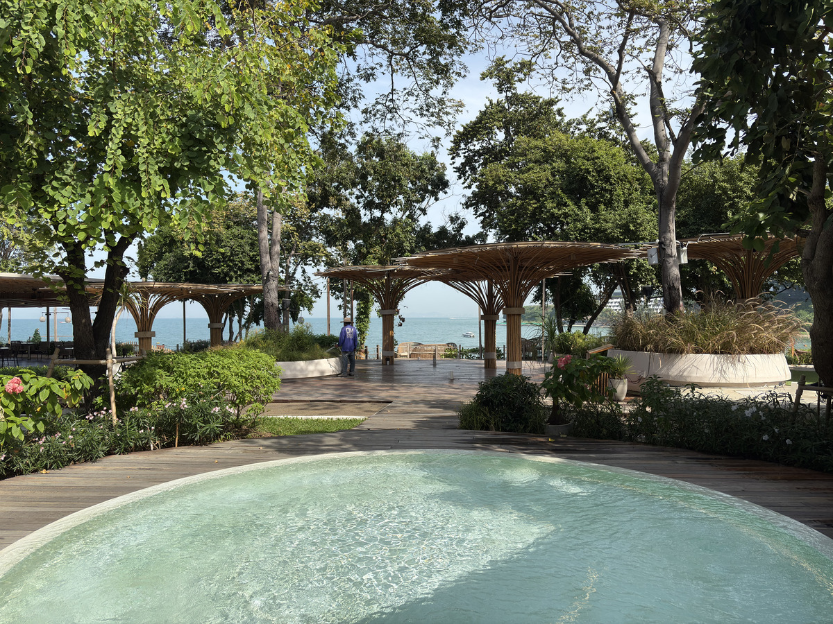 Picture Thailand Pattaya Oxygen Restaurant 2024-12 78 - Saving Oxygen Restaurant