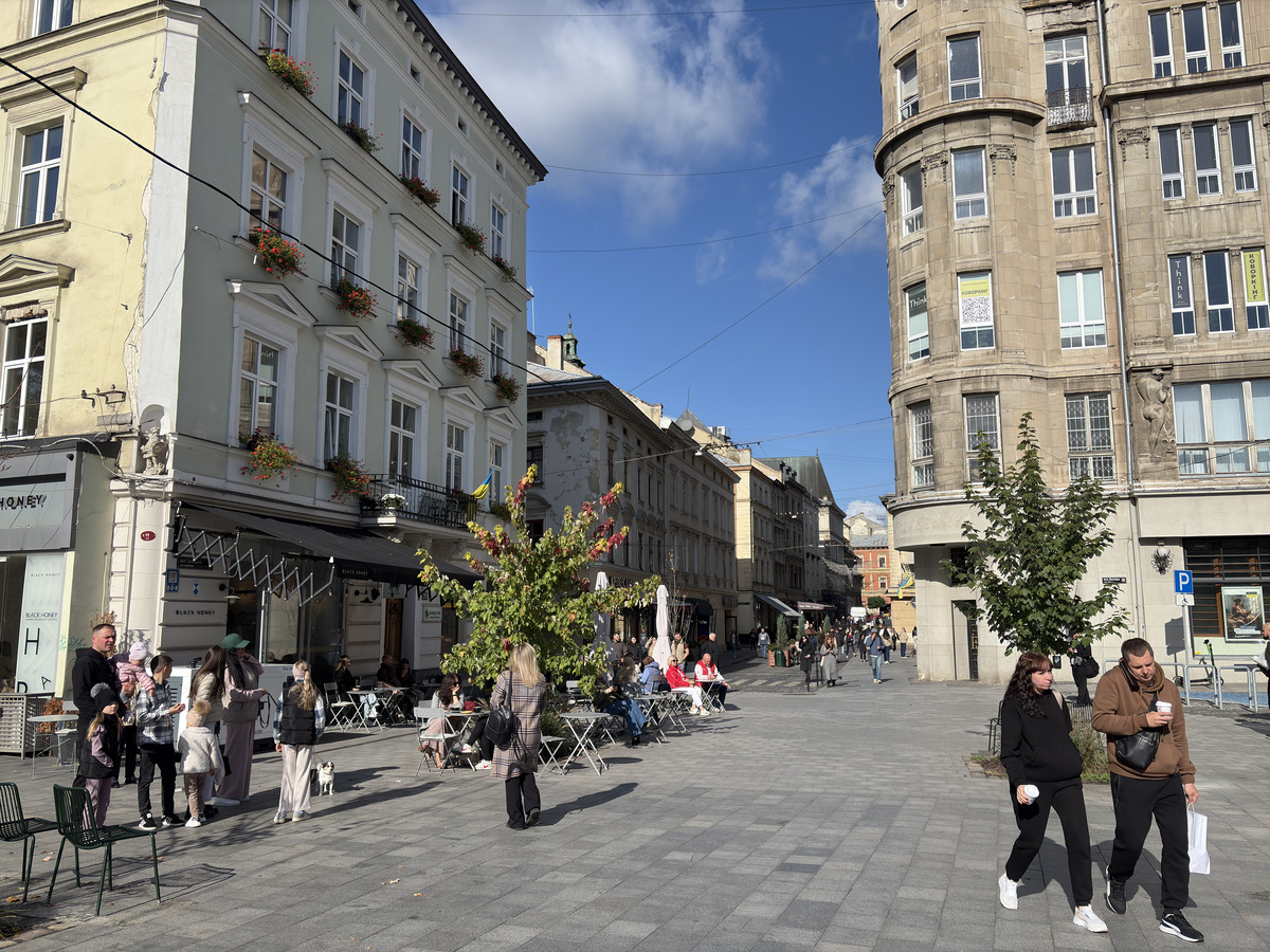 Picture Ukraine Lviv 2024-10 391 - Hotel Pools Lviv