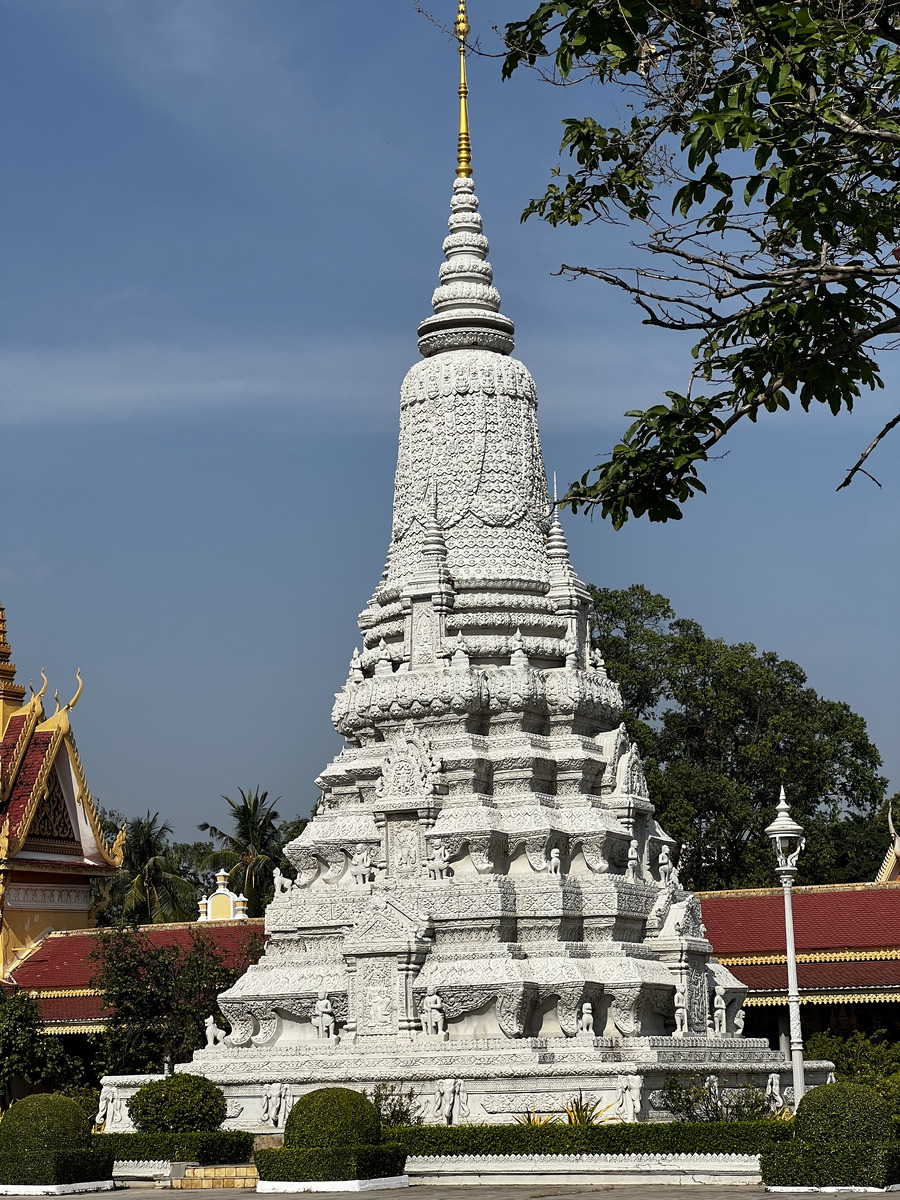 Picture Cambodia Phnom Penh Royal Palace 2024-01 38 - Shopping Royal Palace