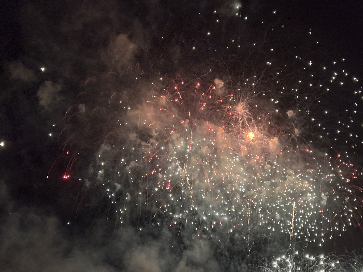Picture Thailand Pattaya Fireworks 2024-12 65 - Sunrise Fireworks