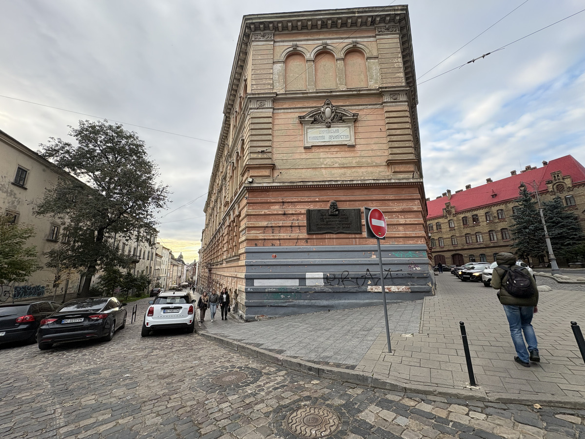 Picture Ukraine Lviv 2024-10 161 - Monument Lviv
