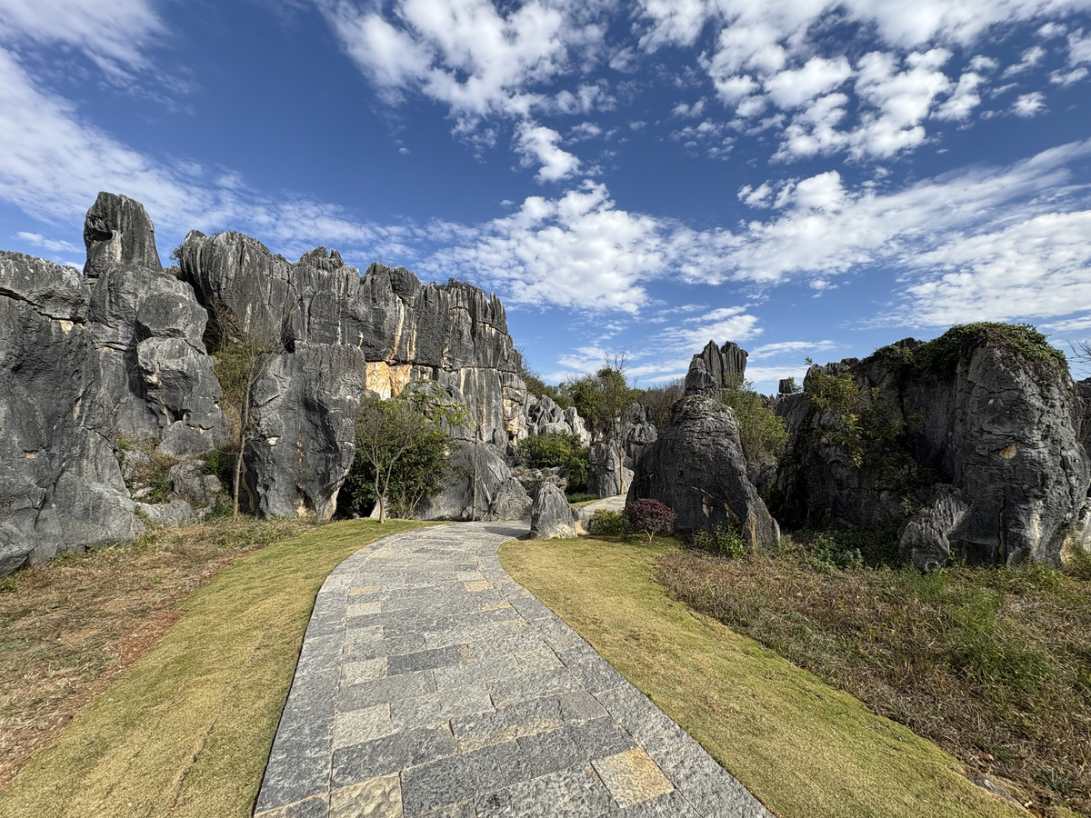 Picture China Shilin Stone Forest 2026-01 272 - Lake Shilin Stone Forest