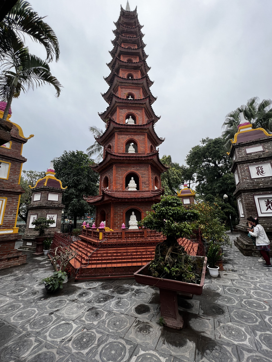 Picture Vietnam Hanoi Tran Quoc Pagoda 2024-01 3 - Hotel Pool Tran Quoc Pagoda