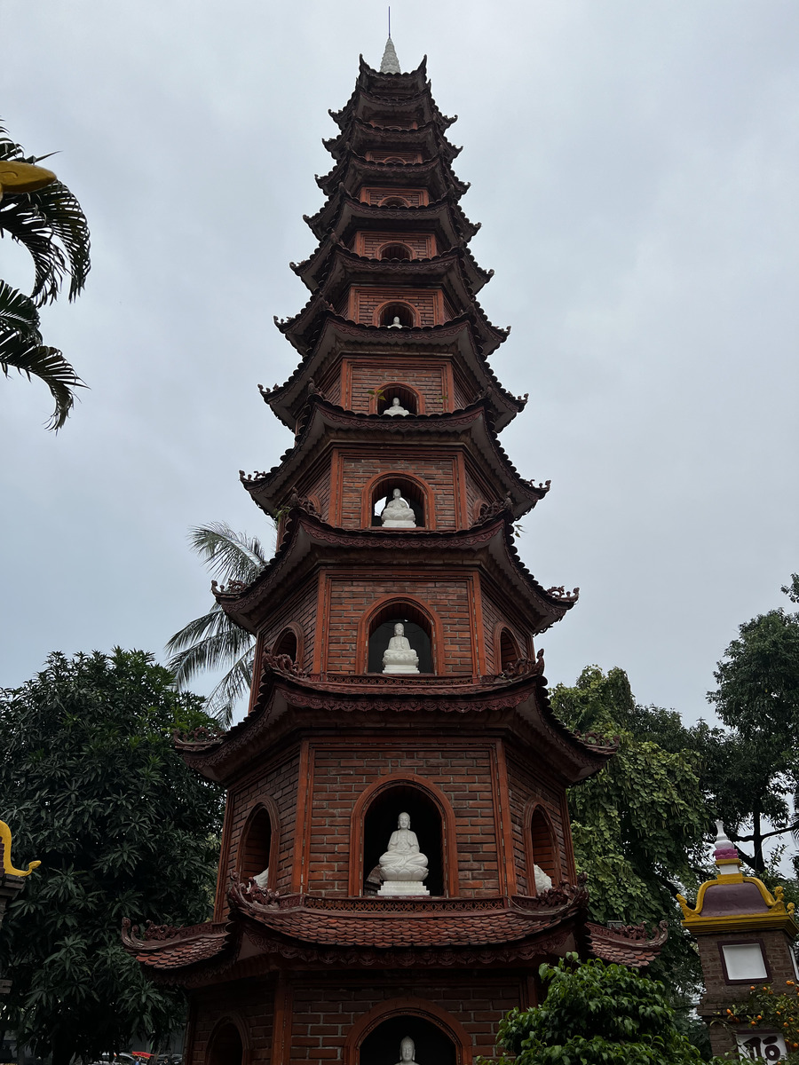 Picture Vietnam Hanoi Tran Quoc Pagoda 2024-01 5 - Night Tran Quoc Pagoda