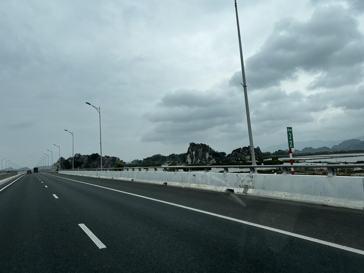 Picture Vietnam Ha Long Bay Road 2024-01 0 - Summer Road