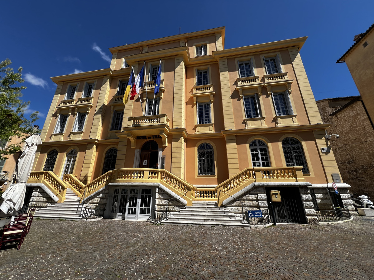 Picture France Vence 2024-04 21 - Hotel Pools Vence