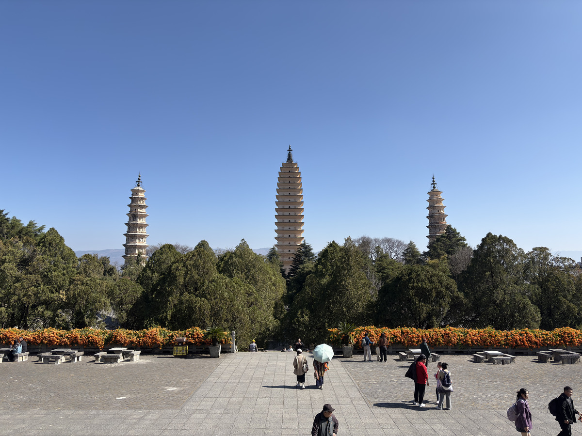 Picture China Dali Three pagodas 2026-01 35 - Waterfalls Three pagodas