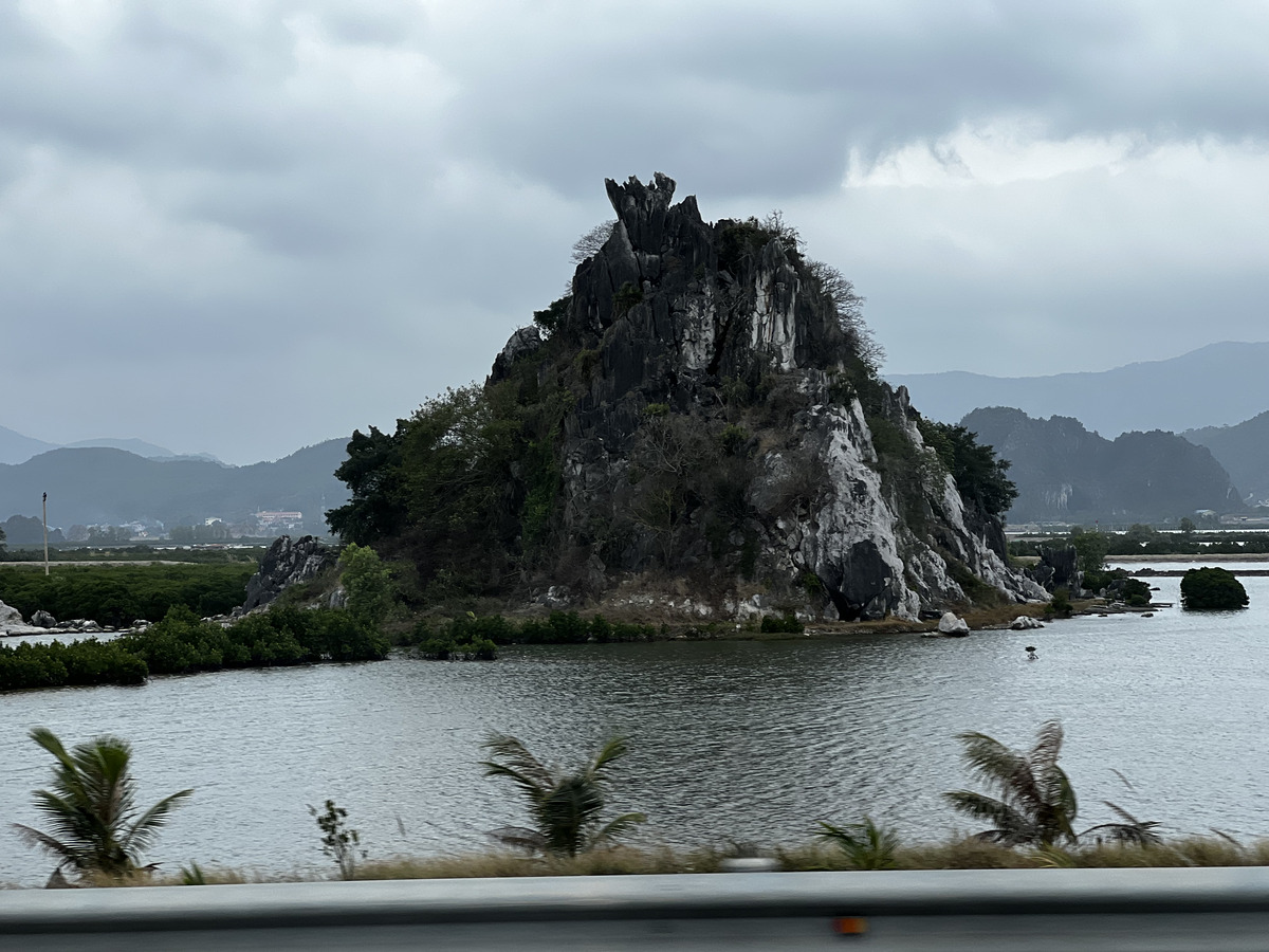 Picture Vietnam Ha Long Bay Road 2024-01 1 - Shopping Road