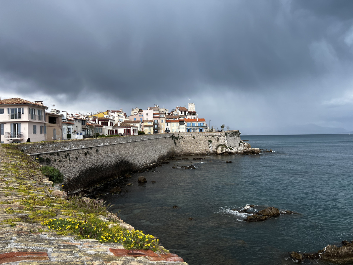 Picture France Antibes 2024-04 41 - Waterfalls Antibes