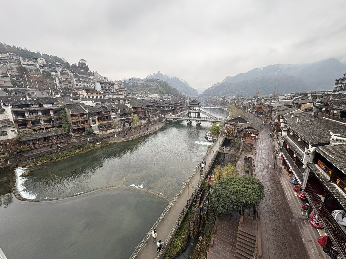 Picture China Fenghuang Ancient City 2026-01 27 - Hot Season Fenghuang Ancient City