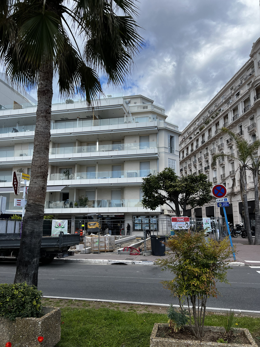 Picture France Cannes 2024-04 11 - Hotel Pool Cannes
