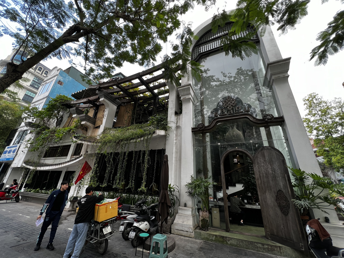 Picture Vietnam Hanoi Sadhu Vegetarian Restaurant 2024-01 49 - City View Sadhu Vegetarian Restaurant