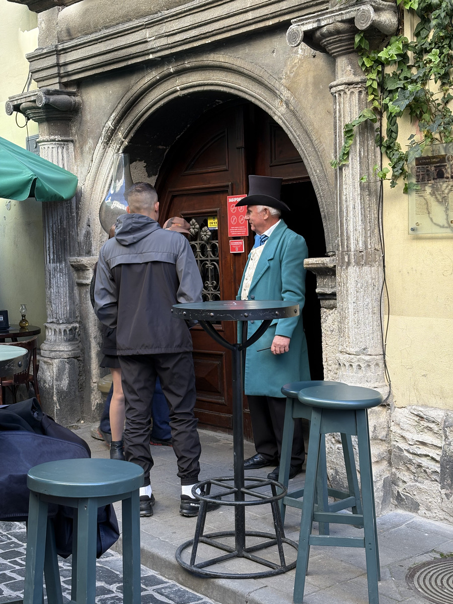 Picture Ukraine Lviv 2024-10 61 - Hot Season Lviv