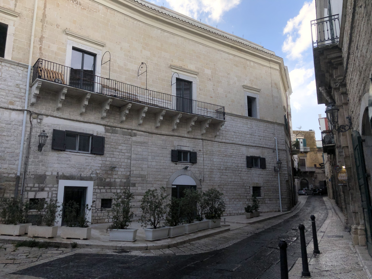 Picture Italy Trani 2024-09 72 - Street Trani