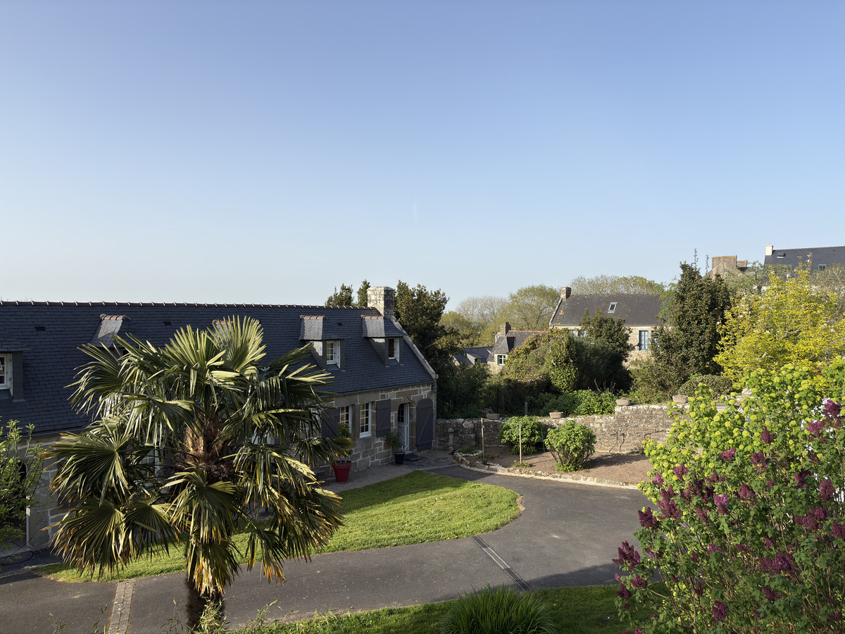 Picture France Locronan 2026-04 5 - Lands Locronan