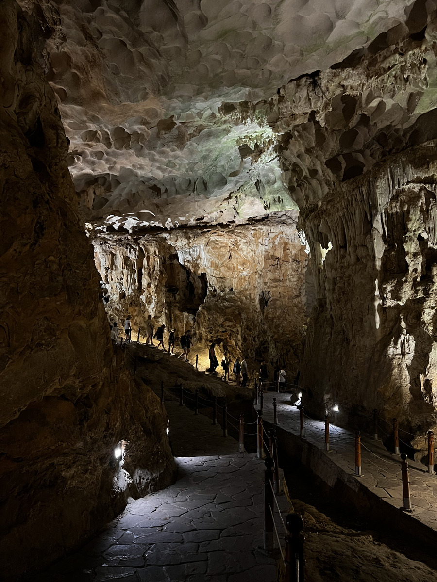Picture Vietnam Ha Long Bay Sung Sot Cave 2024-01 12 - Resorts Sung Sot Cave
