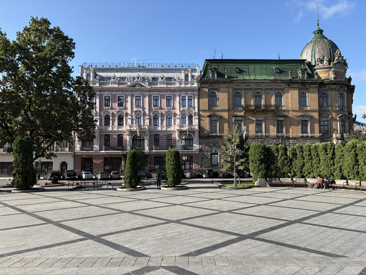 Picture Ukraine Lviv 2024-10 430 - Hot Season Lviv