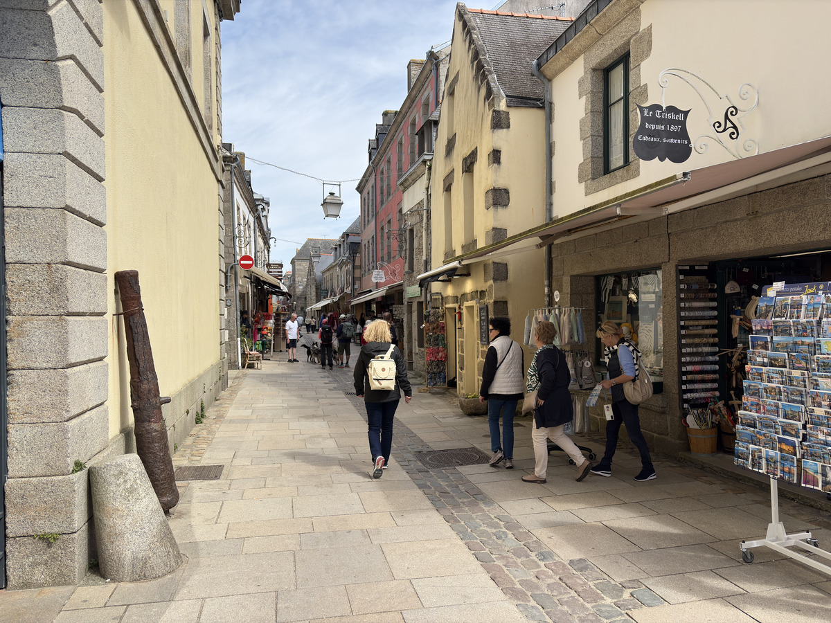 Picture France Concarneau Ville close 2026-04 65 - Waterfall Ville close