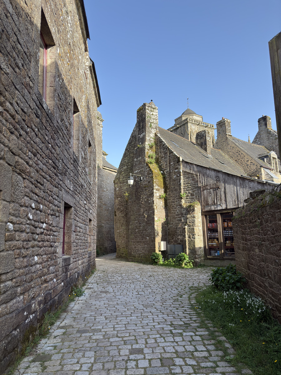Picture France Locronan 2026-04 57 - Resorts Locronan