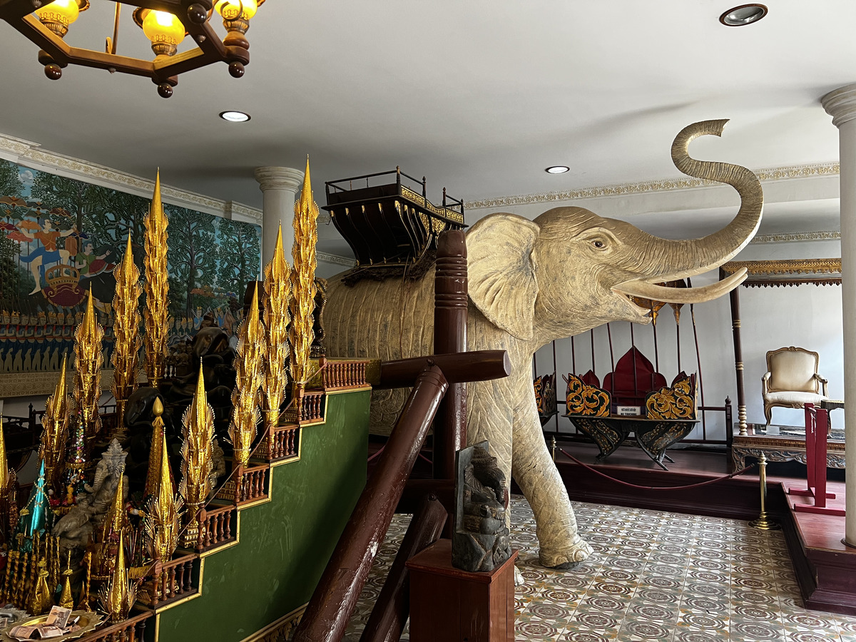 Picture Cambodia Phnom Penh Royal Palace 2024-01 92 - Lakes Royal Palace