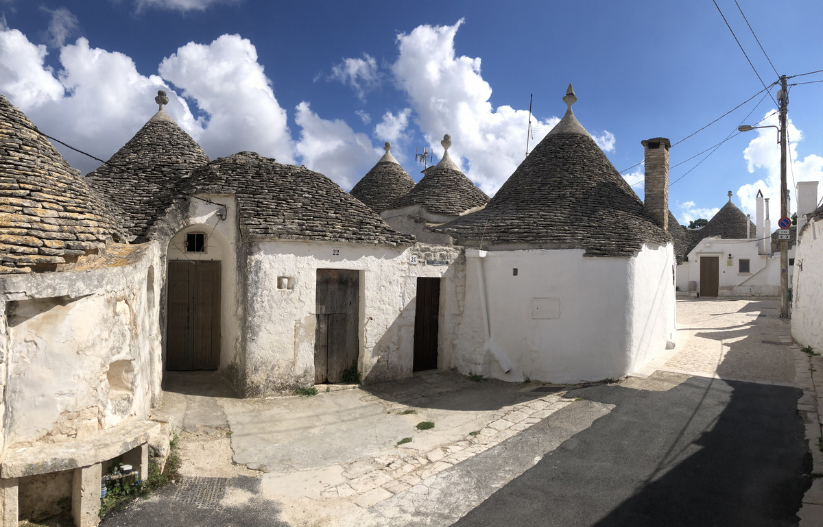 Picture Italy Alberobello 2024-09 48 - Waterfalls Alberobello