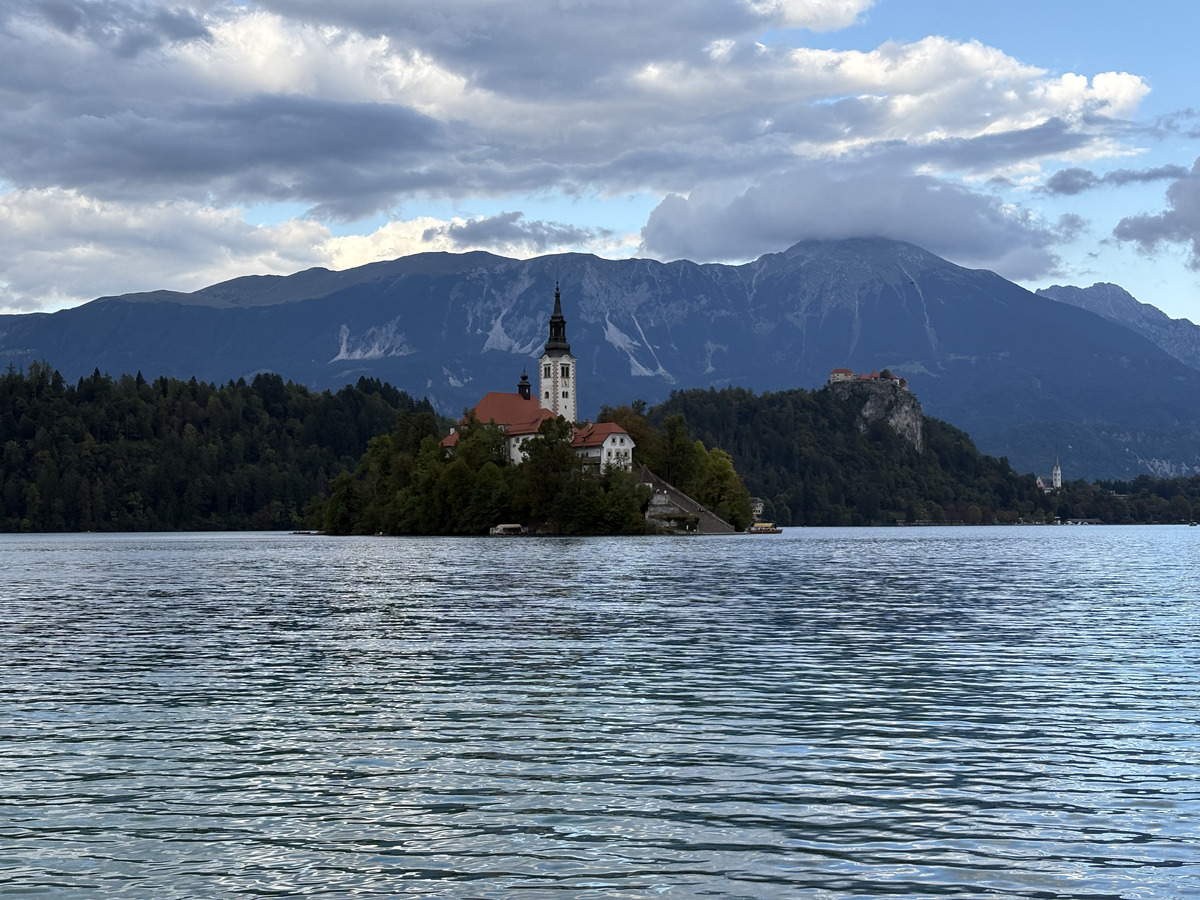 Picture Slovenia Bled 2025-09 21 - Saving Bled