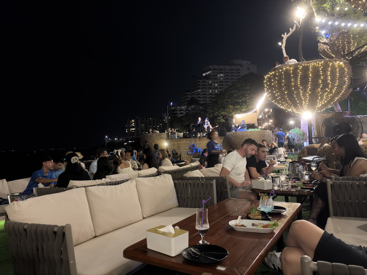 Picture Thailand Pattaya 3 Mermaids 2024-12 36 - To see 3 Mermaids