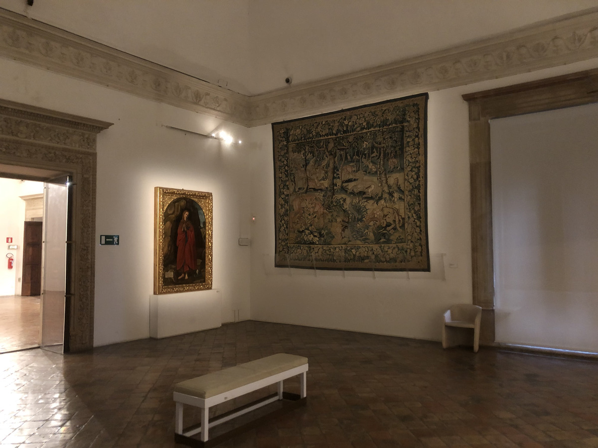 Picture Italy Urbino 2024-09 81 - Shopping Urbino