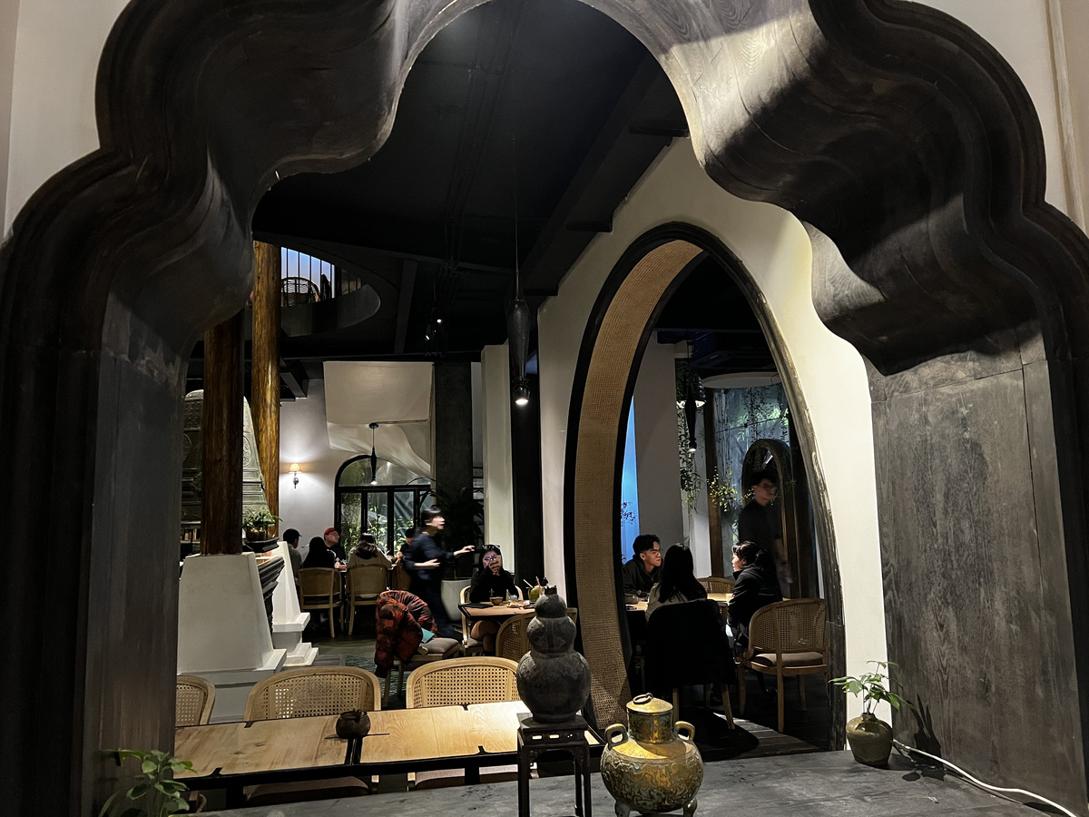 Picture Vietnam Hanoi Sadhu Vegetarian Restaurant 2024-01 40 - Transport Sadhu Vegetarian Restaurant