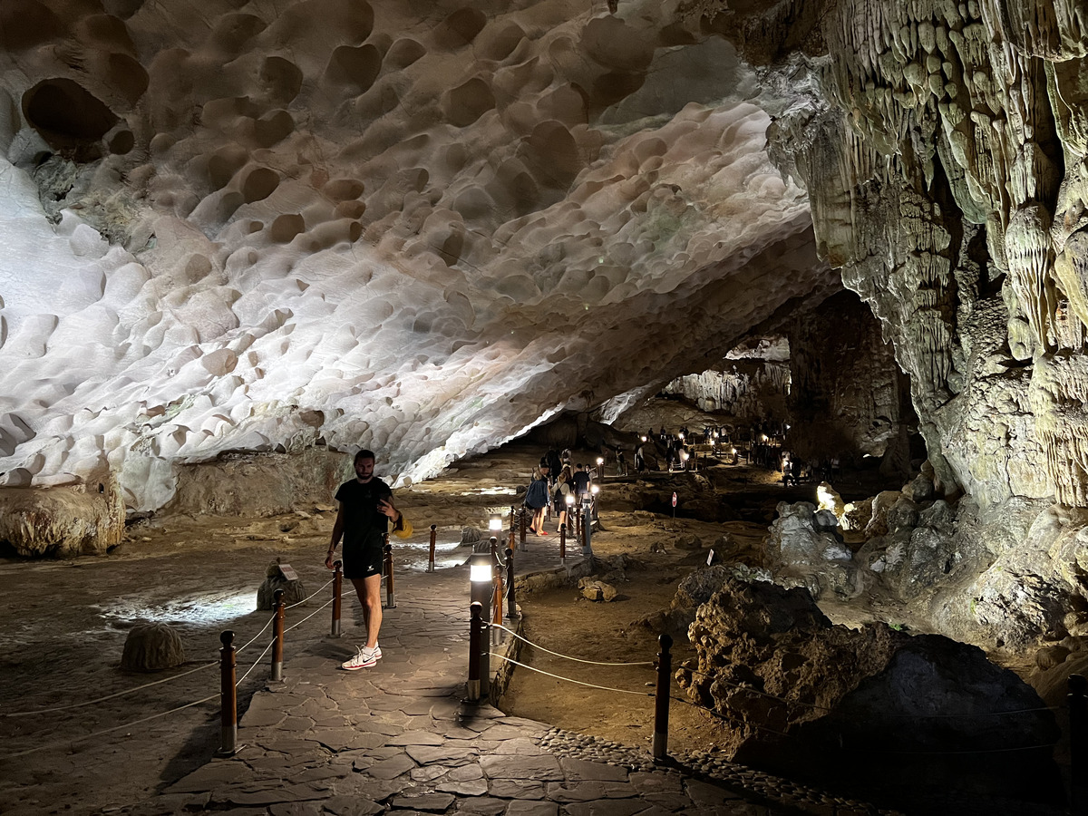 Picture Vietnam Ha Long Bay Sung Sot Cave 2024-01 23 - Savings Sung Sot Cave