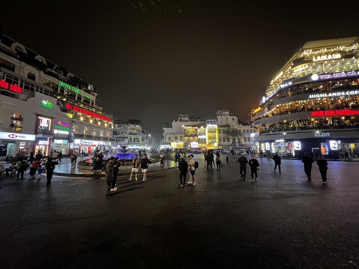 Picture Vietnam Hanoi Hoan Kiem Lake 2024-01 12 - Resort Hoan Kiem Lake
