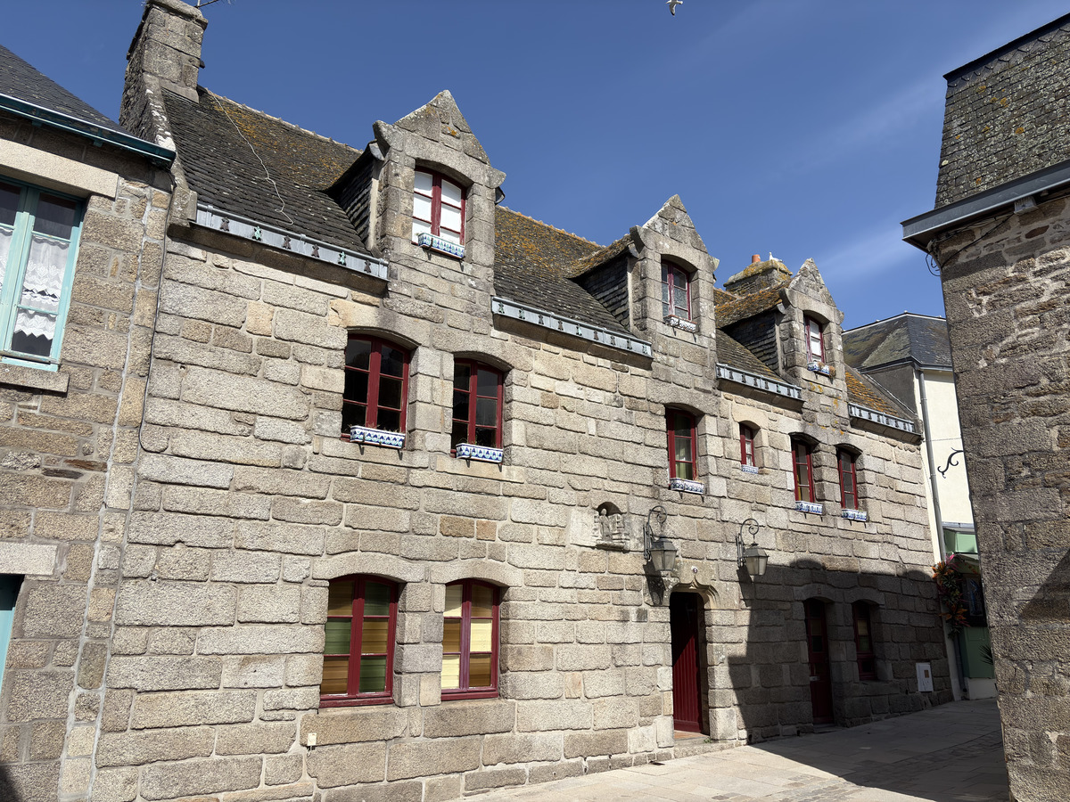 Picture France Concarneau Ville close 2026-04 0 - Sunrise Ville close