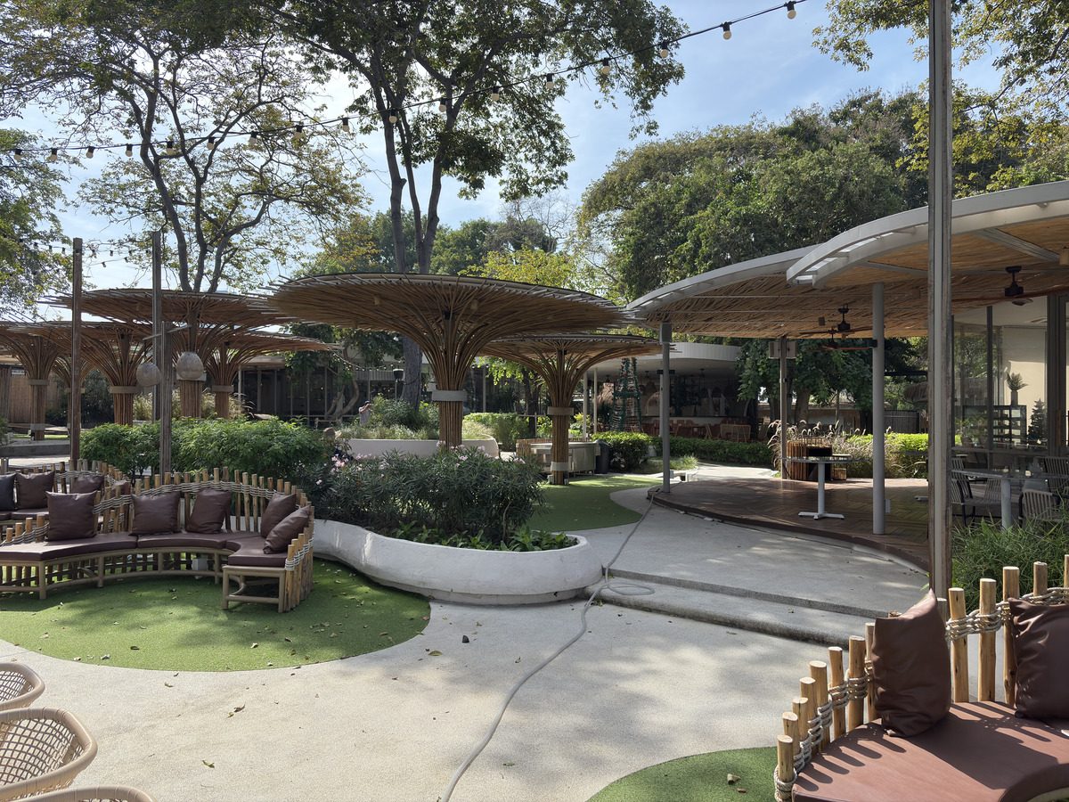 Picture Thailand Pattaya Oxygen Restaurant 2024-12 19 - Land Oxygen Restaurant