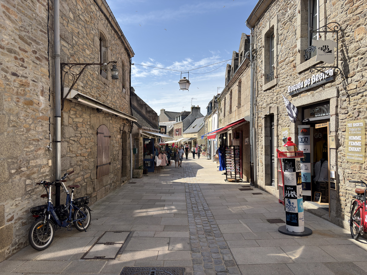 Picture France Concarneau Ville close 2026-04 122 - Savings Ville close