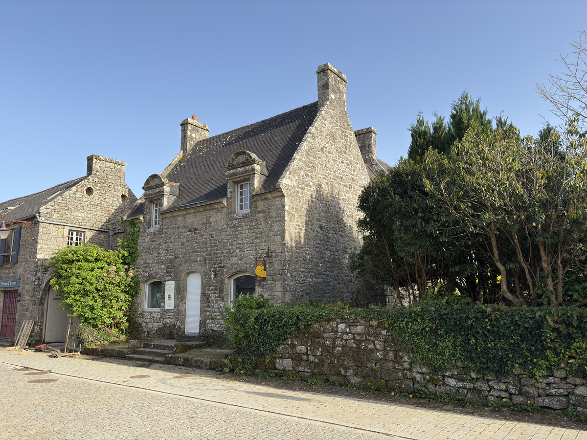 Picture France Locronan 2026-04 137 - Streets Locronan