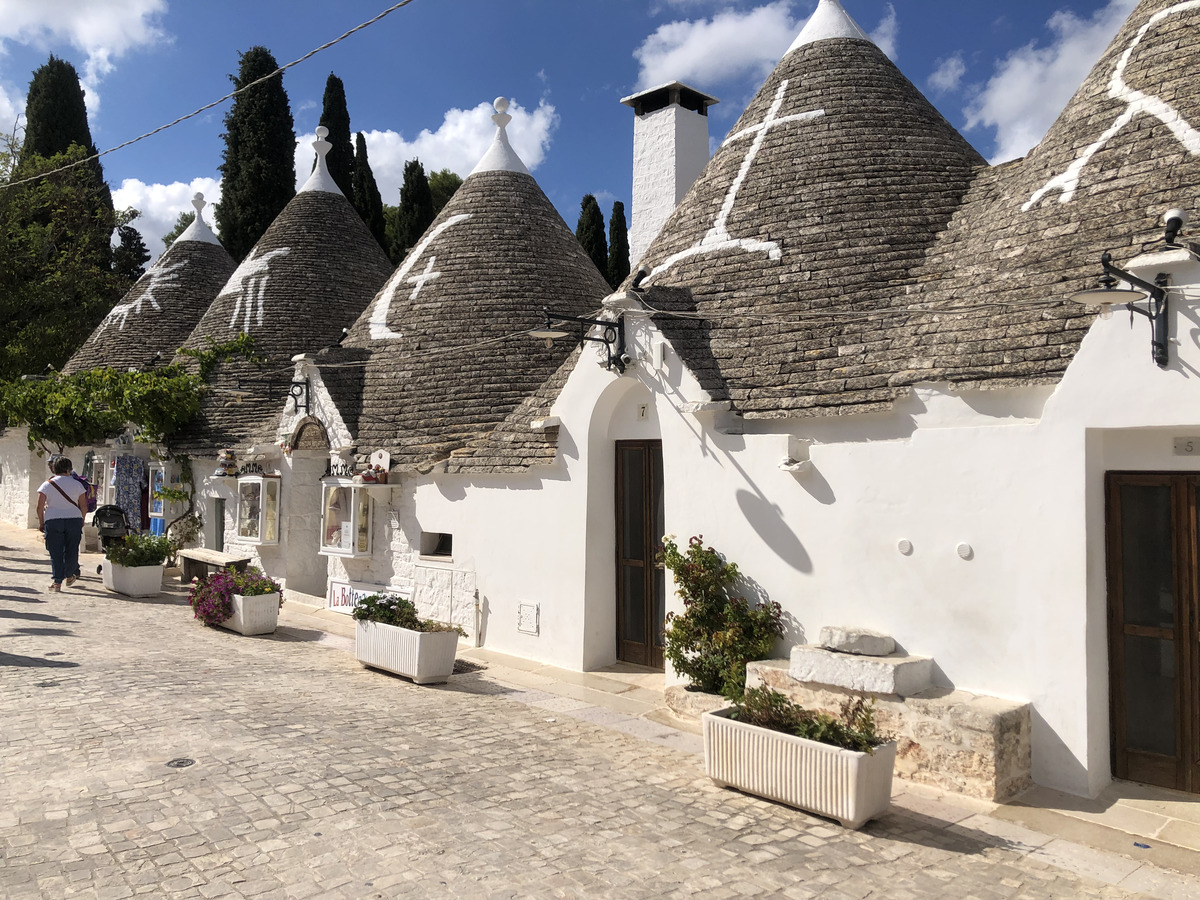 Picture Italy Alberobello 2024-09 37 - Waterfall Alberobello