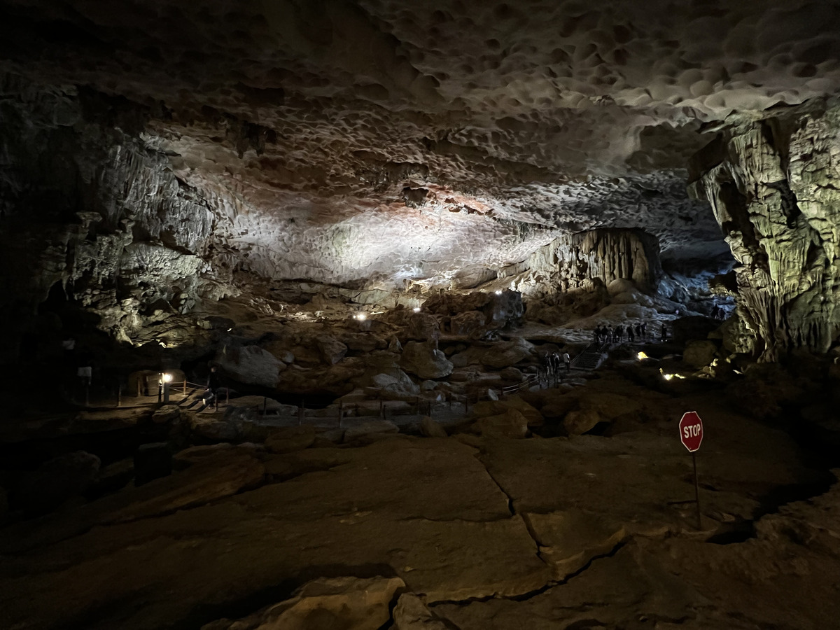 Picture Vietnam Ha Long Bay Sung Sot Cave 2024-01 63 - Lands Sung Sot Cave