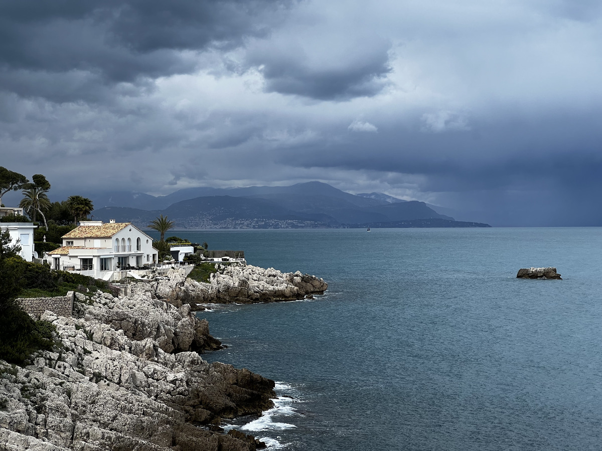 Picture France Antibes 2024-04 8 - City View Antibes