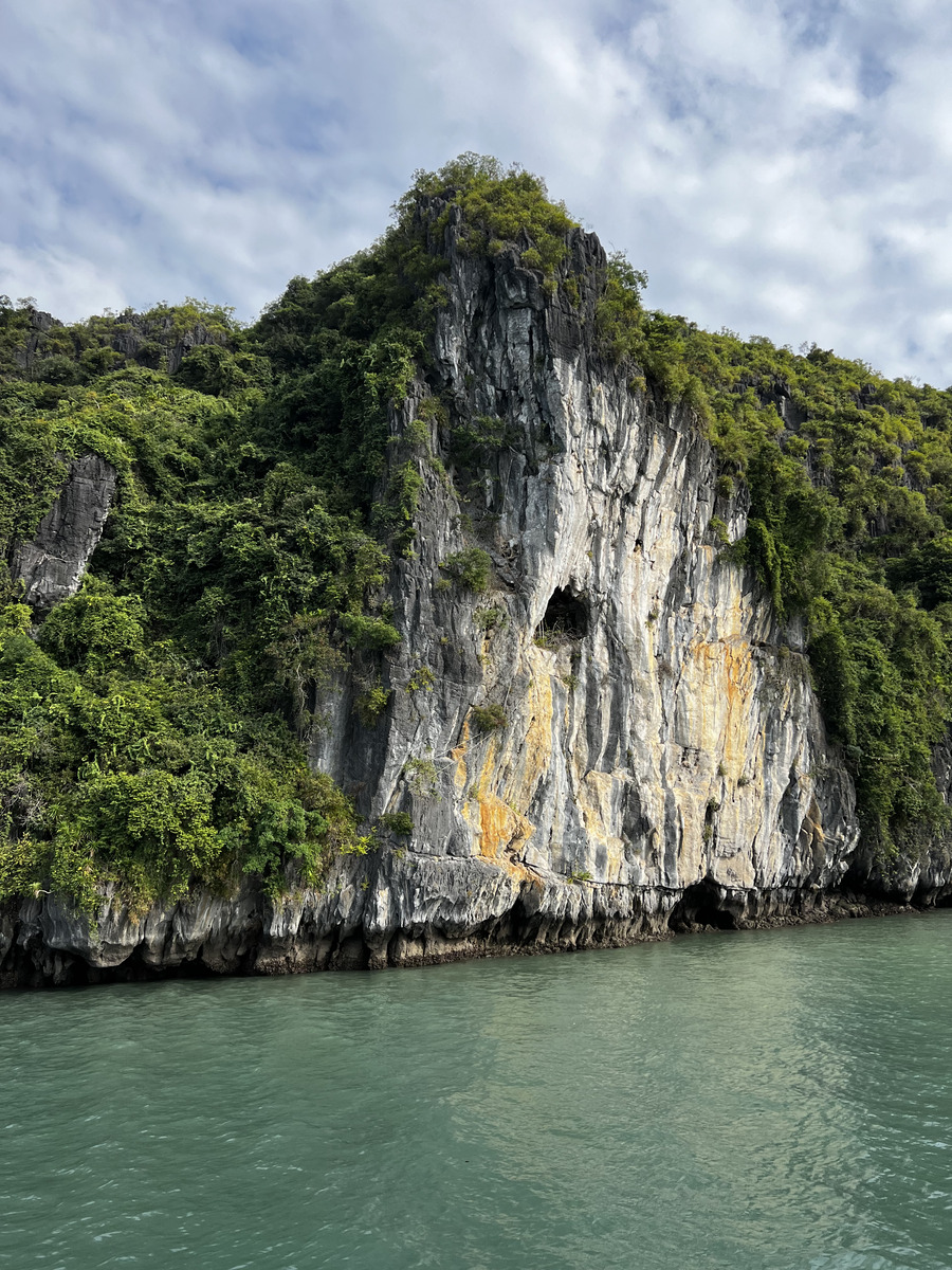 Picture Vietnam Ha Long Bay 2024-01 110 - City View Ha Long Bay