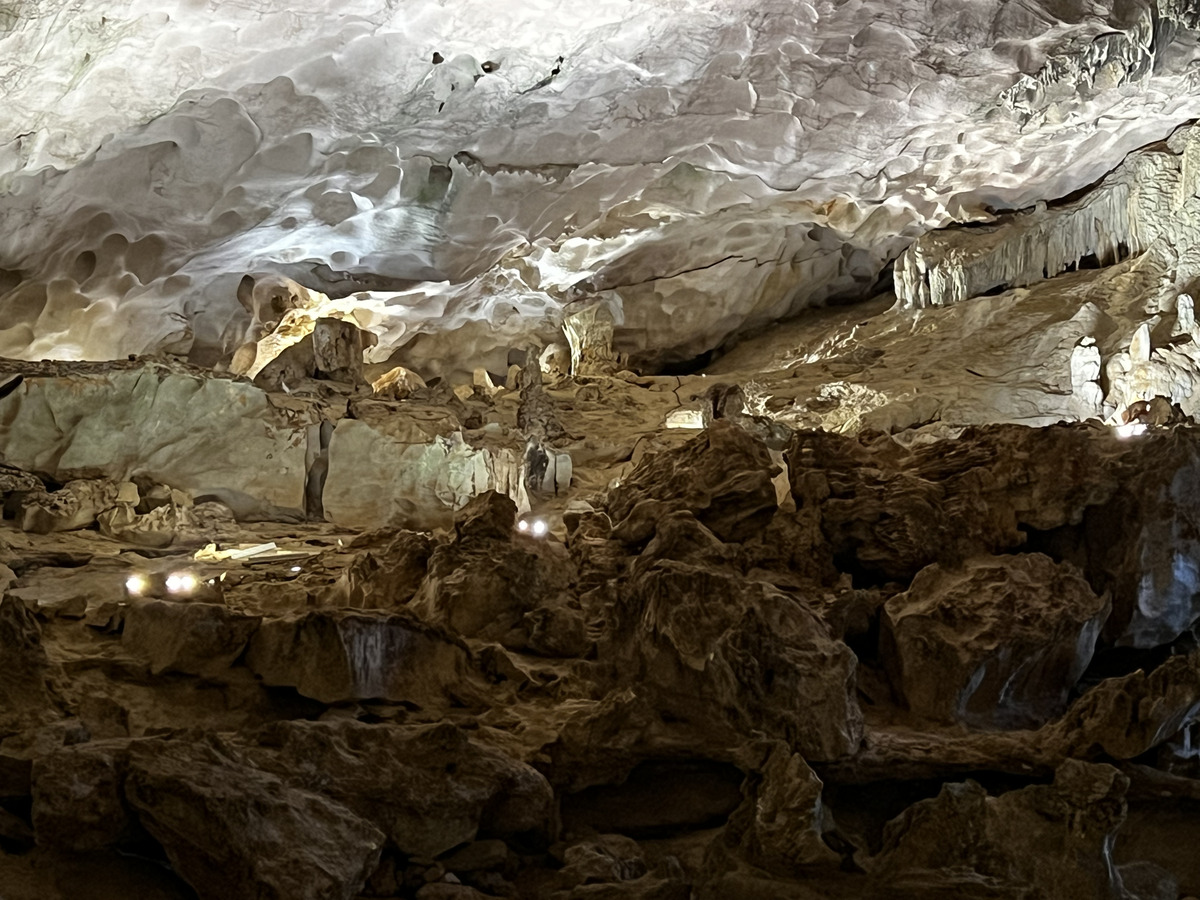 Picture Vietnam Ha Long Bay Sung Sot Cave 2024-01 36 - Street Sung Sot Cave