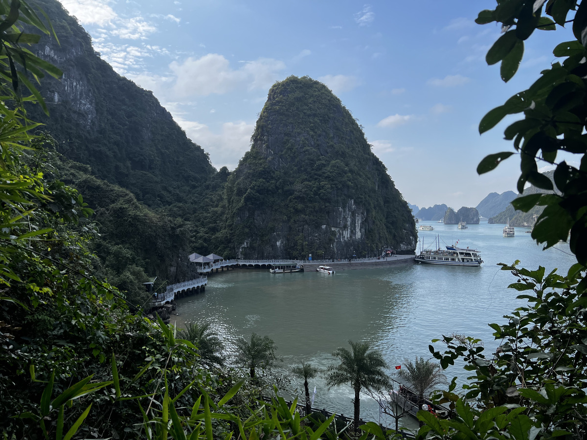 Picture Vietnam Ha Long Bay 2024-01 31 - City Sights Ha Long Bay