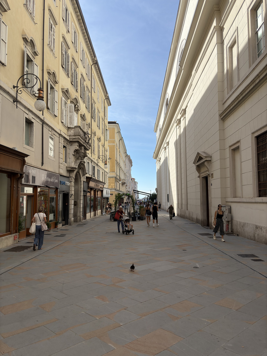 Picture Italy Trieste 2025-09 6 - Shopping Trieste